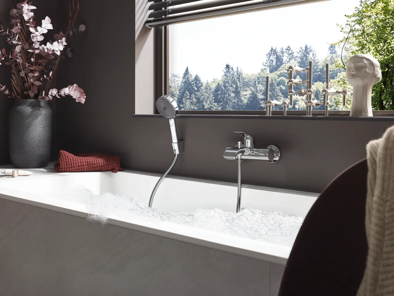 Hansgrohe Vivenis Wannenmischer Aufputz Chrom, Ausladung 197 mm, Keramikmischsystem, einstellbare Temperaturbegrenzung Hansgrohe Vivenis Wannenmischer Aufputz Chrom, Ausladung 197 mm, Keramikmischsystem, einstellbare Temperaturbegrenzung