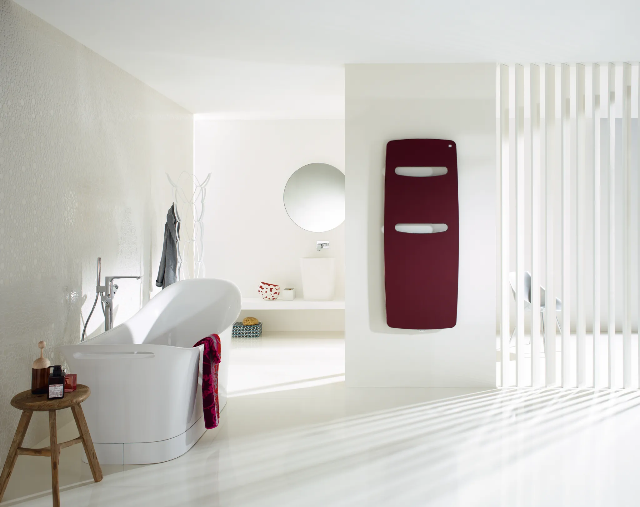 Zehnder Design-Heizkörper „Vitalo Spa“ für Warmwasser-Zentralheizung mit Anschlussbox „EasyFit“ 69 × 180 cm in White Quartz