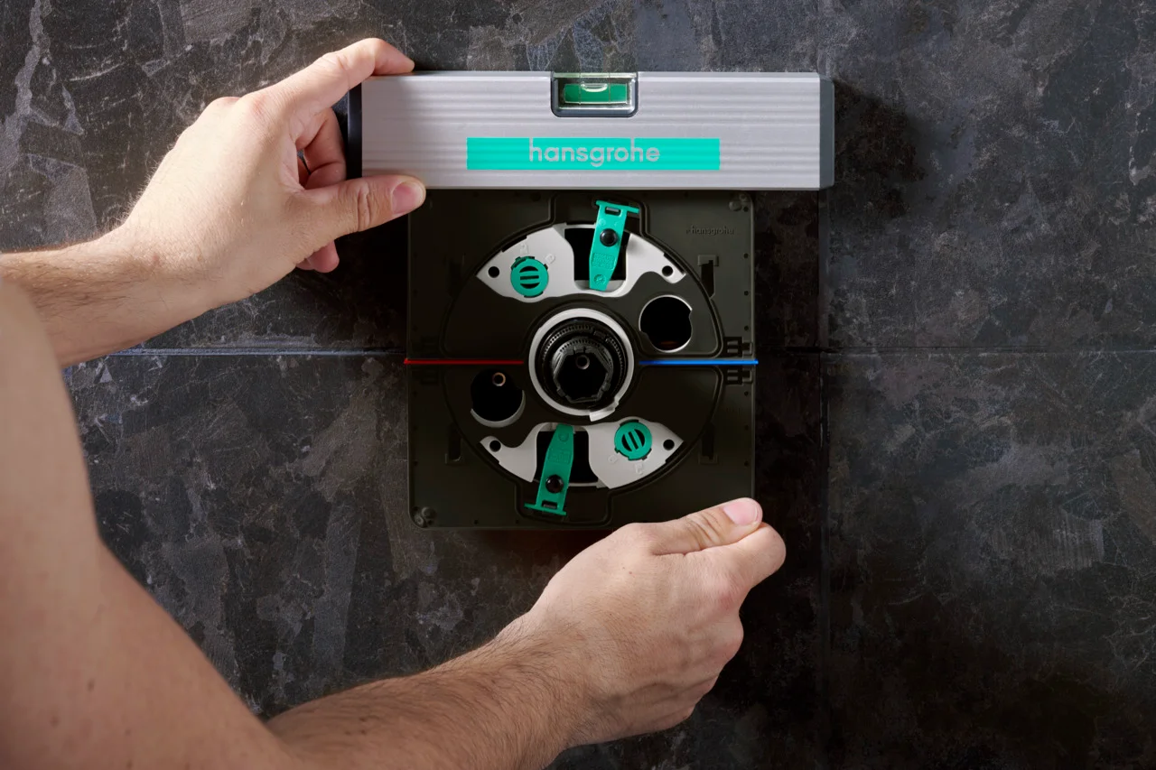 Hansgrohe iBox universal 2 Grundkörper - wärme- und schallisolierend, rotationssymmetrische Montage, einstellbarer Montagering in 5 mm Schritten, für alle neuen Brausen-, Wannen- und Thermostat-Fertigsets Unterputz (ShowerSelect Comfort, DuoTurn)