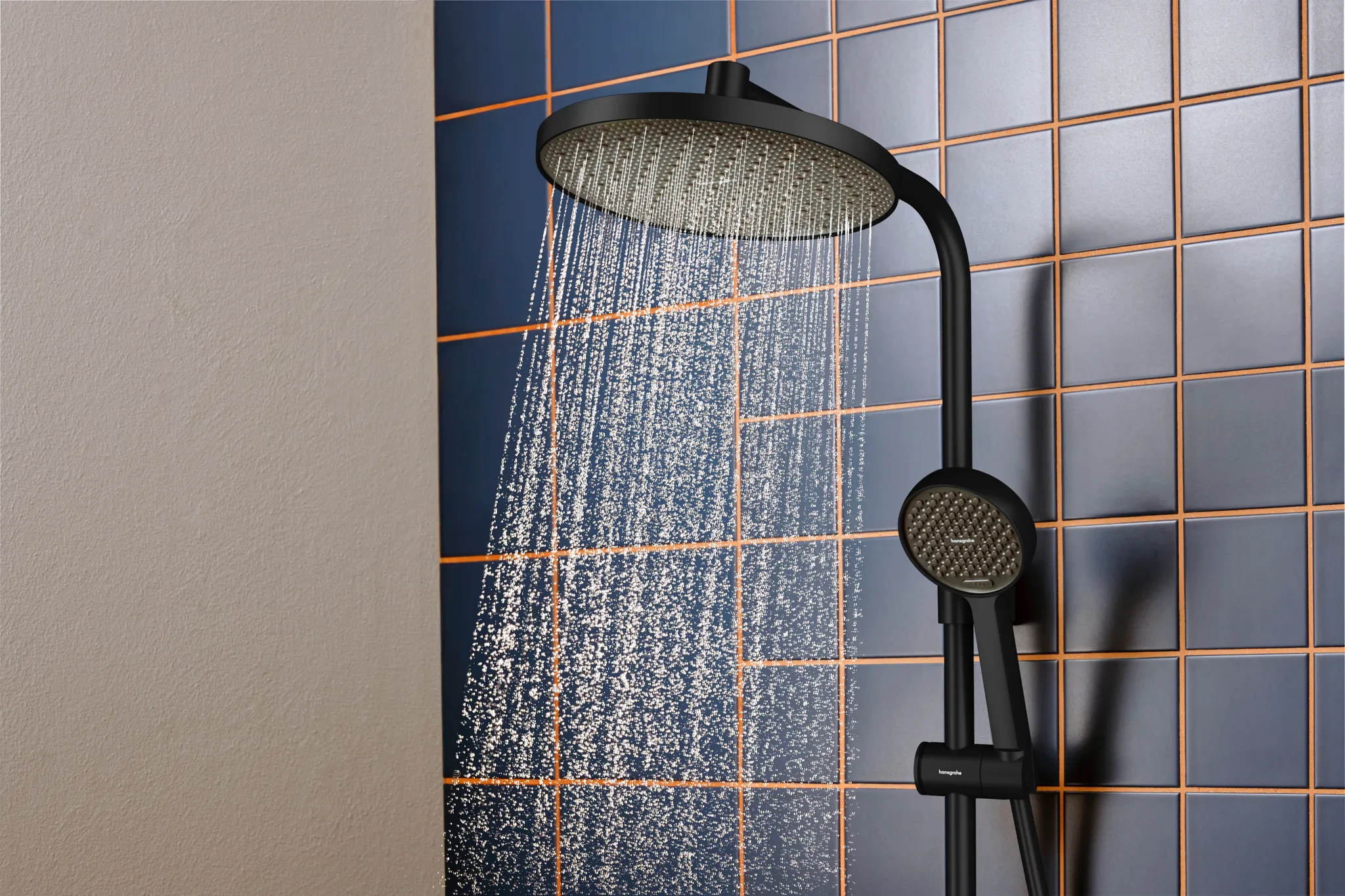 Hansgrohe Activera S Showerpipe 240 1jet EcoSmart mit Ecostat Fine Varia, Mattschwarz Hansgrohe Activera S Showerpipe 240 1jet EcoSmart mit Ecostat Fine Varia, Mattschwarz