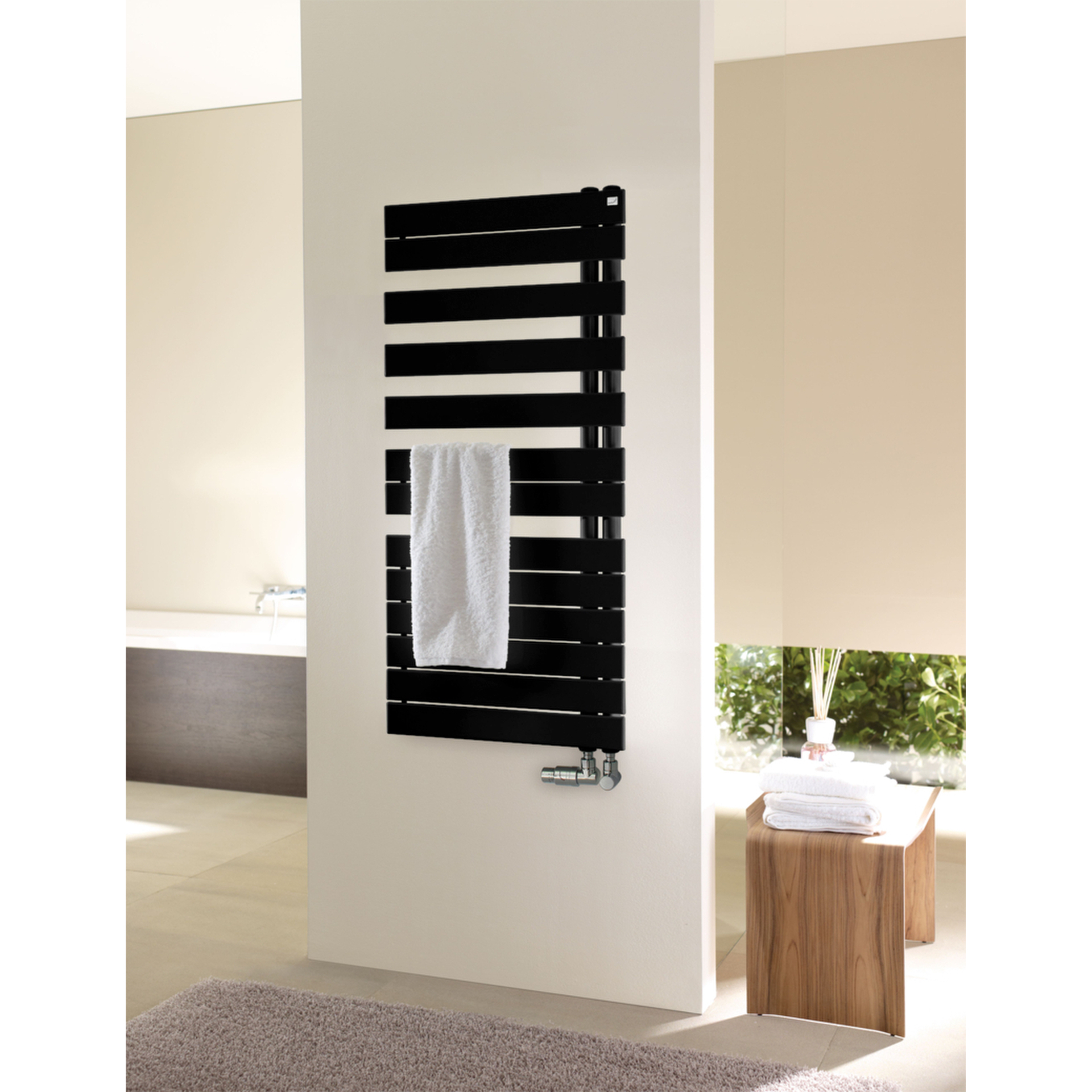 Design-Heizkörper Zehnder Roda Spa Asym links ROFL-170-055 1676x65x550 RAL 9017
