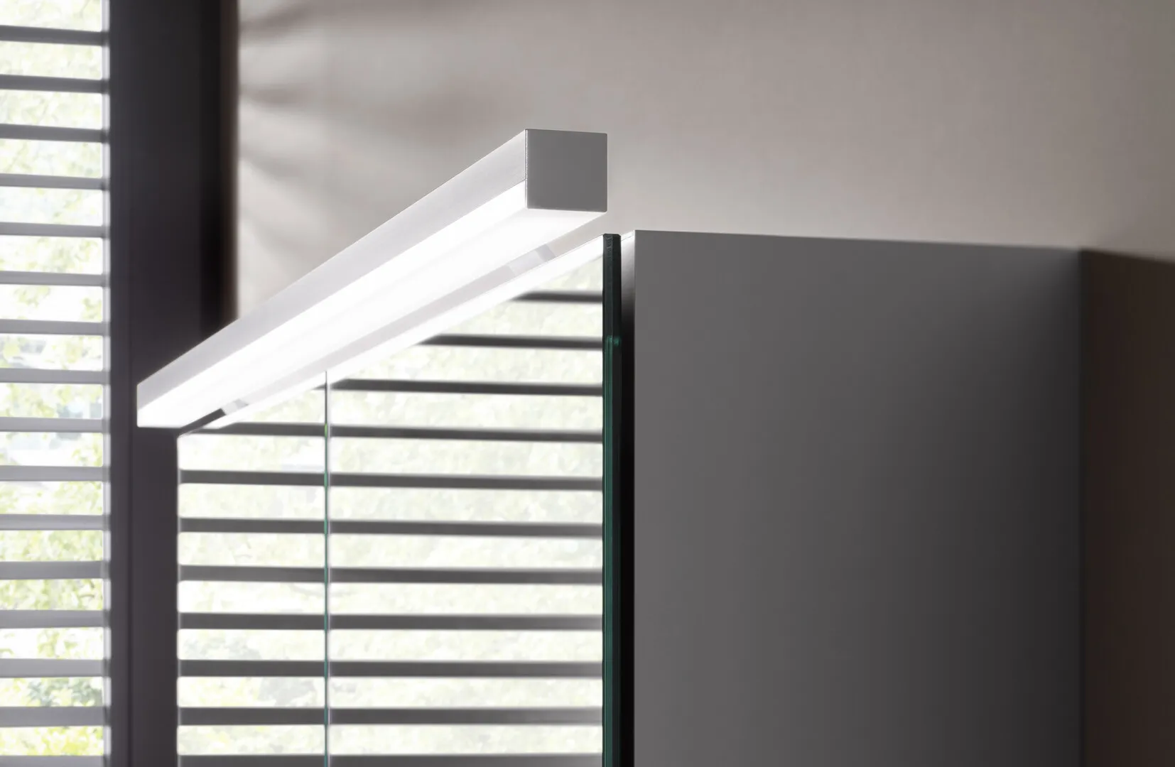 Lichtspiegelschrank flat II Classicleuchte, Aufputz, mit Waschtischbeleuchtung, 1 Tür, 600mm Lichtspiegelschrank flat II Classicleuchte, Aufputz, mit Waschtischbeleuchtung, 1 Tür, 600mm