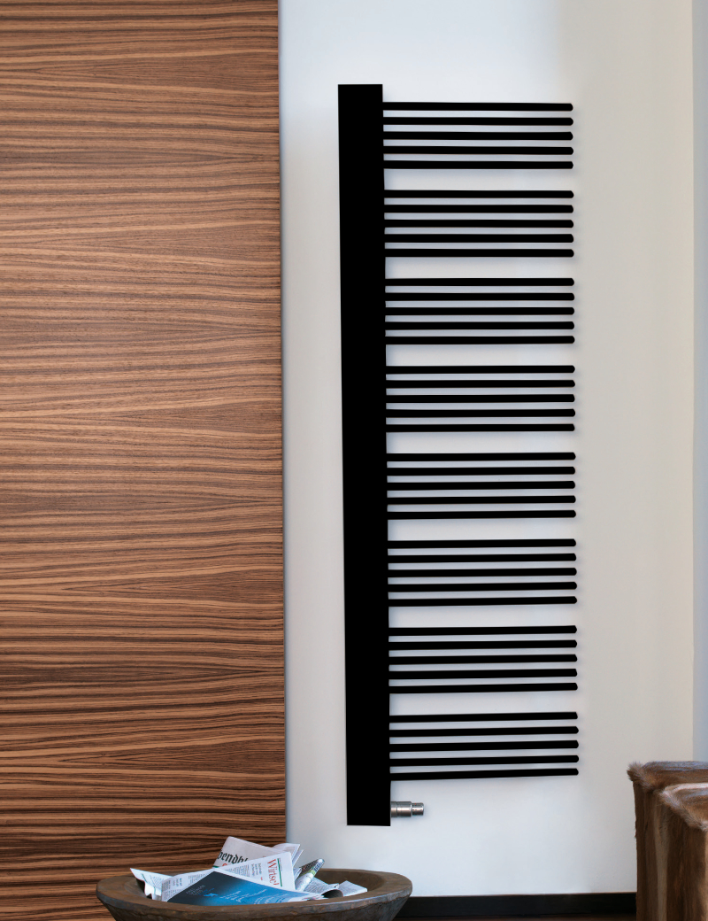 Design-Heizkörper Yucca Cover elektrisch von Zehnder – RAL 9017, 1.560 x 100 x 582 mm, spritzwassergeschützt, mit Funksteuerung Design-Heizkörper Yucca Cover elektrisch von Zehnder – RAL 9017, 1.560 x 100 x 582 mm, spritzwassergeschützt, mit Funksteuerung