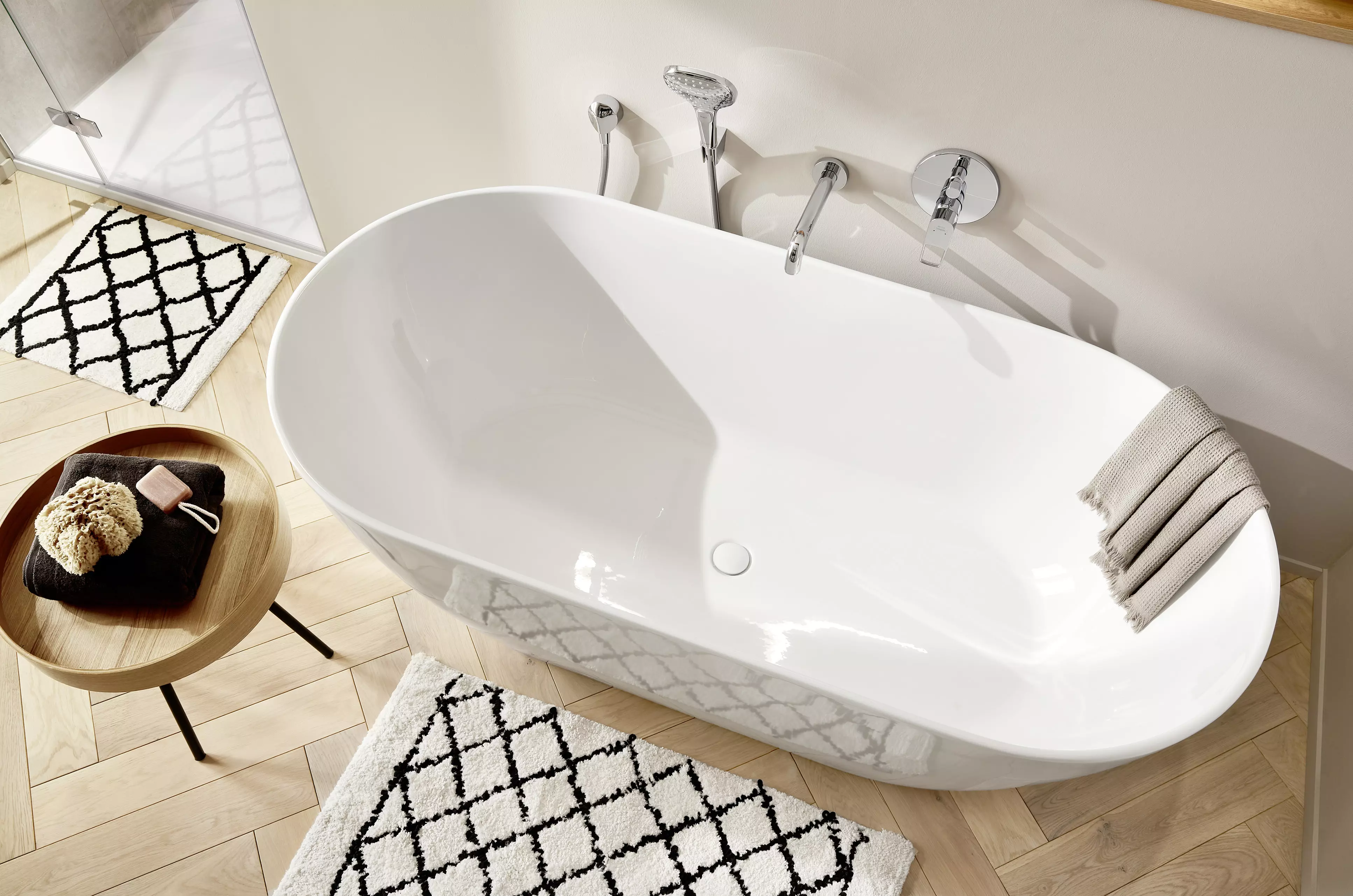 Badundu Badewanne freistehend oval 1600 × 750 mm, Mittelablauf