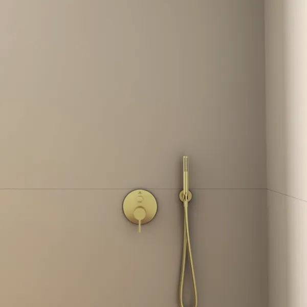 Wandhalter Idealrain Atelier, mit runder Rosette, für Handbrause und Brauseschlauch G1/2, Brushed Gold Wandhalter Idealrain Atelier, mit runder Rosette, für Handbrause und Brauseschlauch G1/2, Brushed Gold