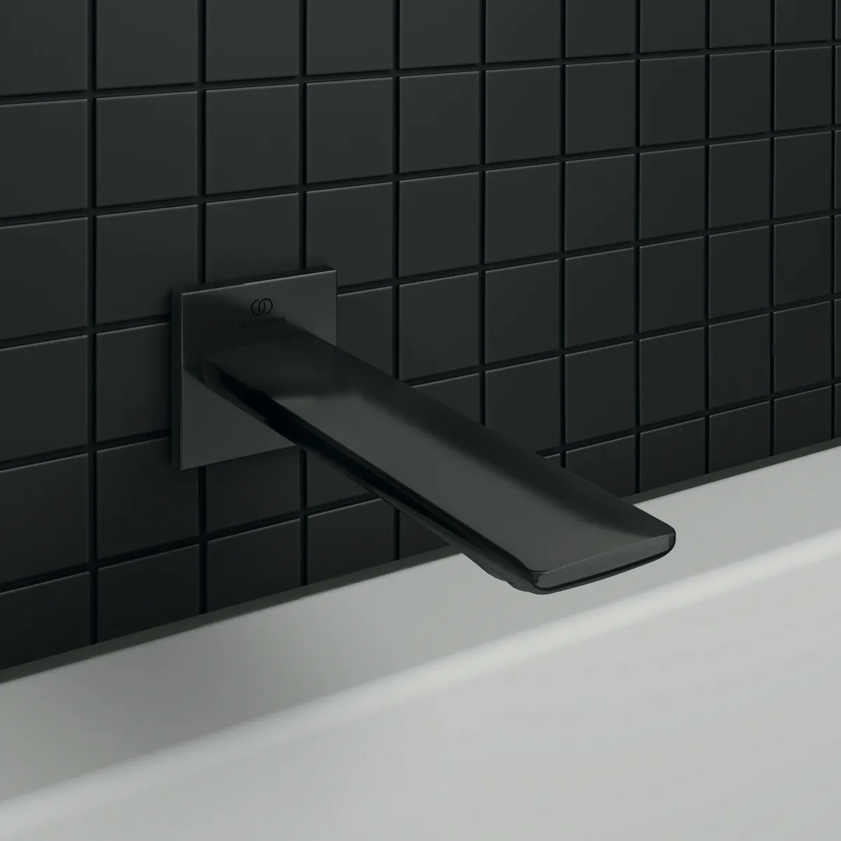 Wandauslauf Conca, Ausladung 180mm, mit eckiger Rosette, Brushed Gold Wandauslauf Conca, Ausladung 180mm, mit eckiger Rosette, Brushed Gold