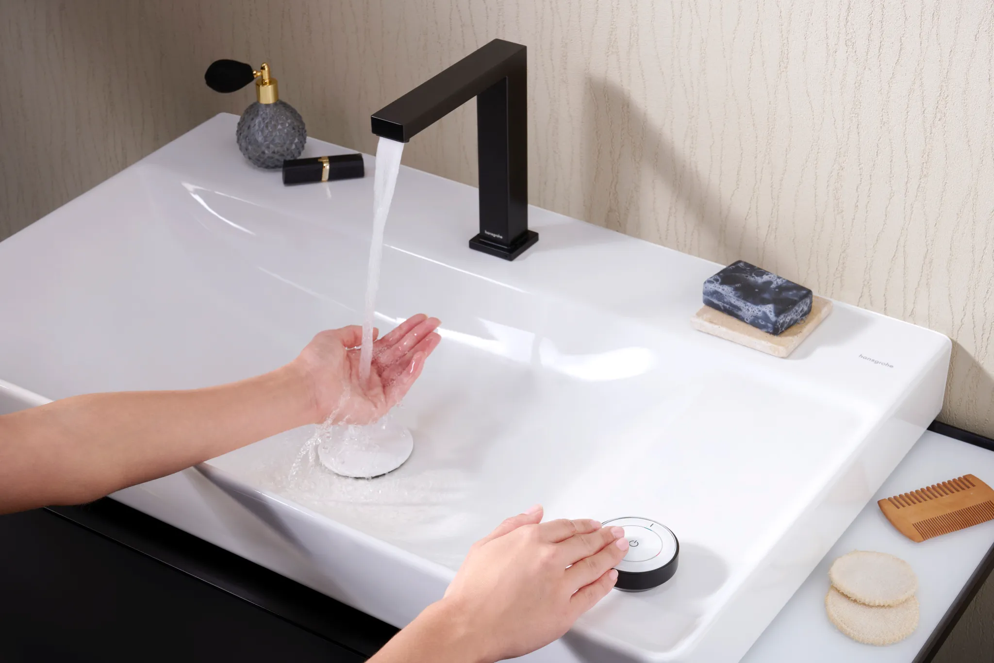 Xelu Q Waschtisch mit Ablage rechts 800/480 mit 2 Hahnlöchern ohne Überlauf, SmartClean Weiß Xelu Q Waschtisch mit Ablage rechts 800/480 mit 2 Hahnlöchern ohne Überlauf, SmartClean Weiß