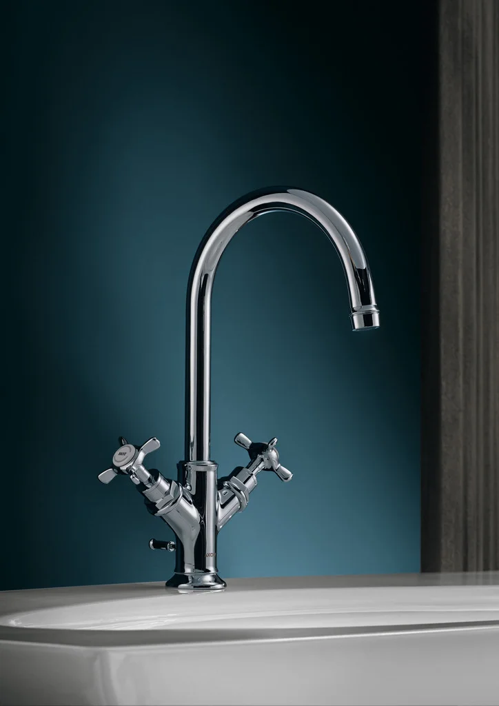 Hansgrohe AXOR Montreux 2-Griff Waschtischarmatur Chrom, ComfortZone 210, Ausladung 175 mm, Auslaufhöhe 211 mm, Kreuzgriff, Laminarstrahl, max. Durchfluss 5 l/min Hansgrohe AXOR Montreux 2-Griff Waschtischarmatur Chrom, ComfortZone 210, Ausladung 175 mm, Auslaufhöhe 211 mm, Kreuzgriff, Laminarstrahl, max. Durchfluss 5 l/min