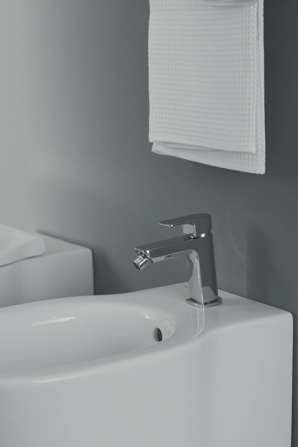 Bidetarmatur Edge, mit Ablaufgarnitur, Ausladung 115mm, Chrom Bidetarmatur Edge, mit Ablaufgarnitur, Ausladung 115mm, Chrom