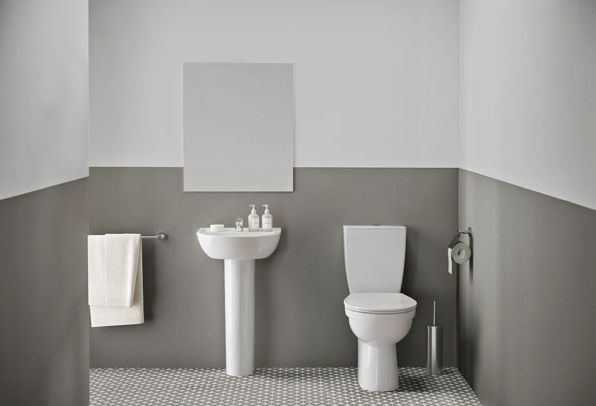 Ideal Standard Toilettenbürstengarnitur „IOM“ 9 × 40,2 cm, Befestigung verdeckt