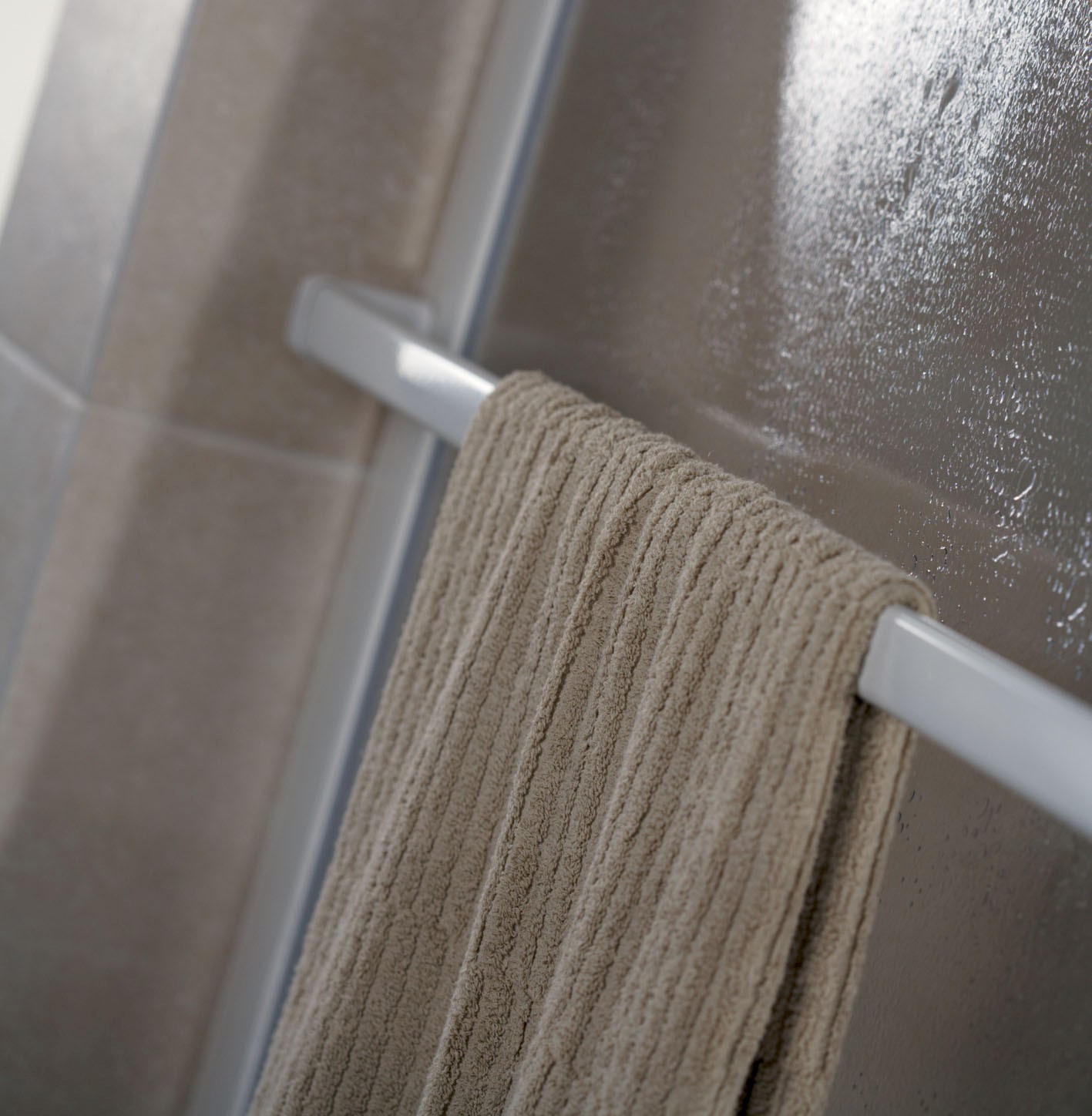 HSK gerahmte Seitenwand für Drehpunkttür „Favorit“ Glas Tropfen hell (Kunstglas), Profile Pergamon, für #Türbreite#, H: 1850 mm HSK gerahmte Seitenwand für Drehpunkttür „Favorit“ Glas Tropfen hell (Kunstglas), Profile Pergamon, für #Türbreite#, H: 1850 mm