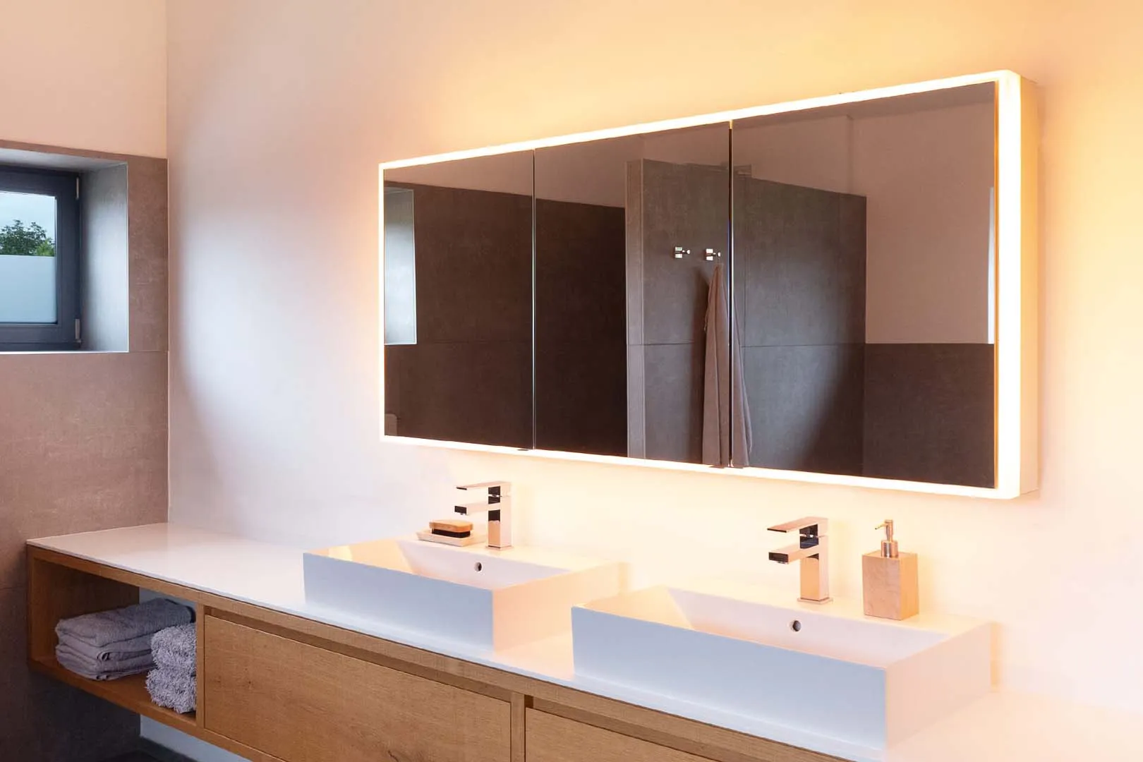 Schneider Spiegelschrank „GLOWclassicHCL“ in silbereloxiert