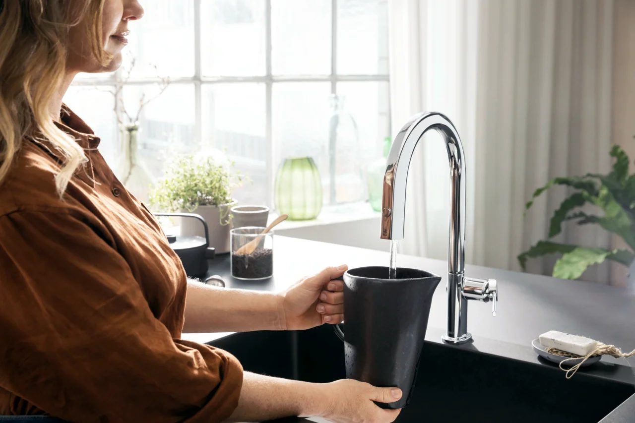 Hansgrohe Aqittura M91 Einhebel-Küchenmischer mit FilterSystem 210, Ausziehauslauf, 1-Jet, Chrom, Schwenkbereich einstellbar in 3 Stufen auf 60°, 110° oder 150°, Laminarstrahl, Quick-Connect Schlauch, maximale Durchflussmenge bei 3 bar: 6,5 l/min, Auszug