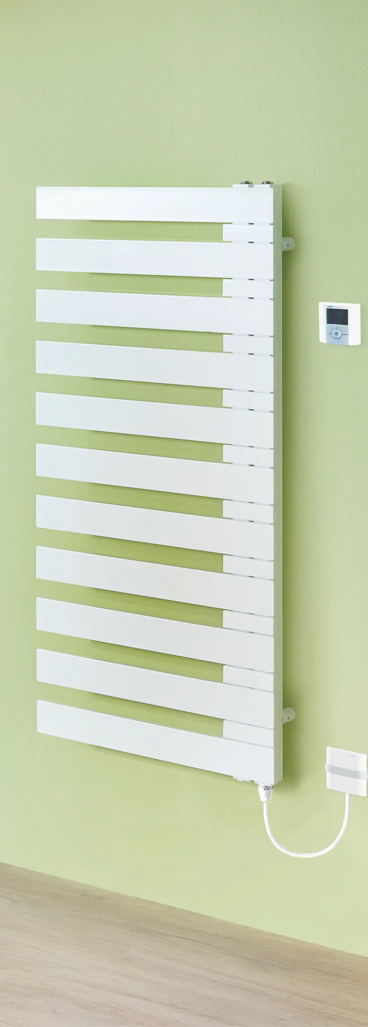 BEMM Design-Elektroheizkörper „Triola E“ 50 × 118,4 cm in Weiß (RAL 9016)