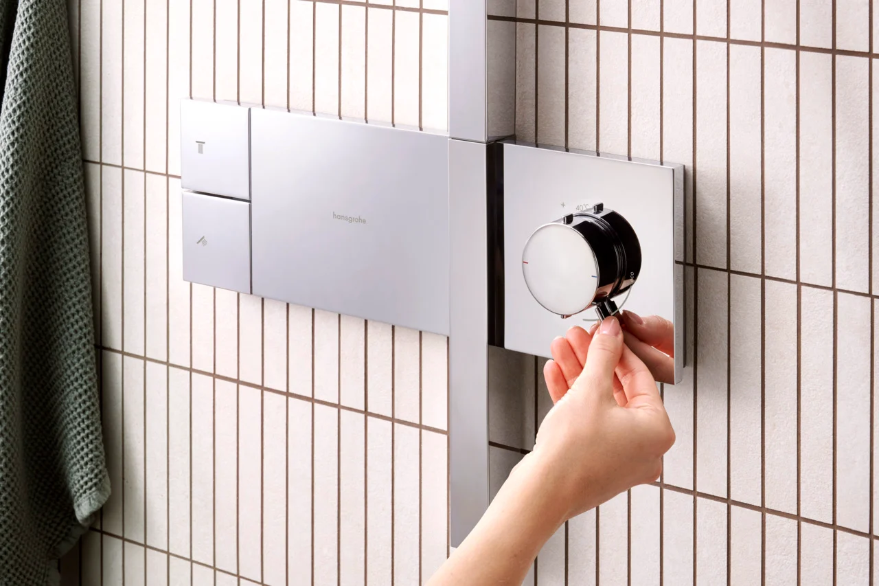 Hansgrohe Showerpipe Raindance Alive S, Chrom, 300 mm Brausekopfgröße, 12 l/min Durchfluss, Aufputzinstallation