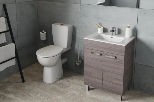 Ideal Standard Toilettenbürstengarnitur „IOM“ 11,2 × 37,2 cm in Chrom, Befestigung verdeckt