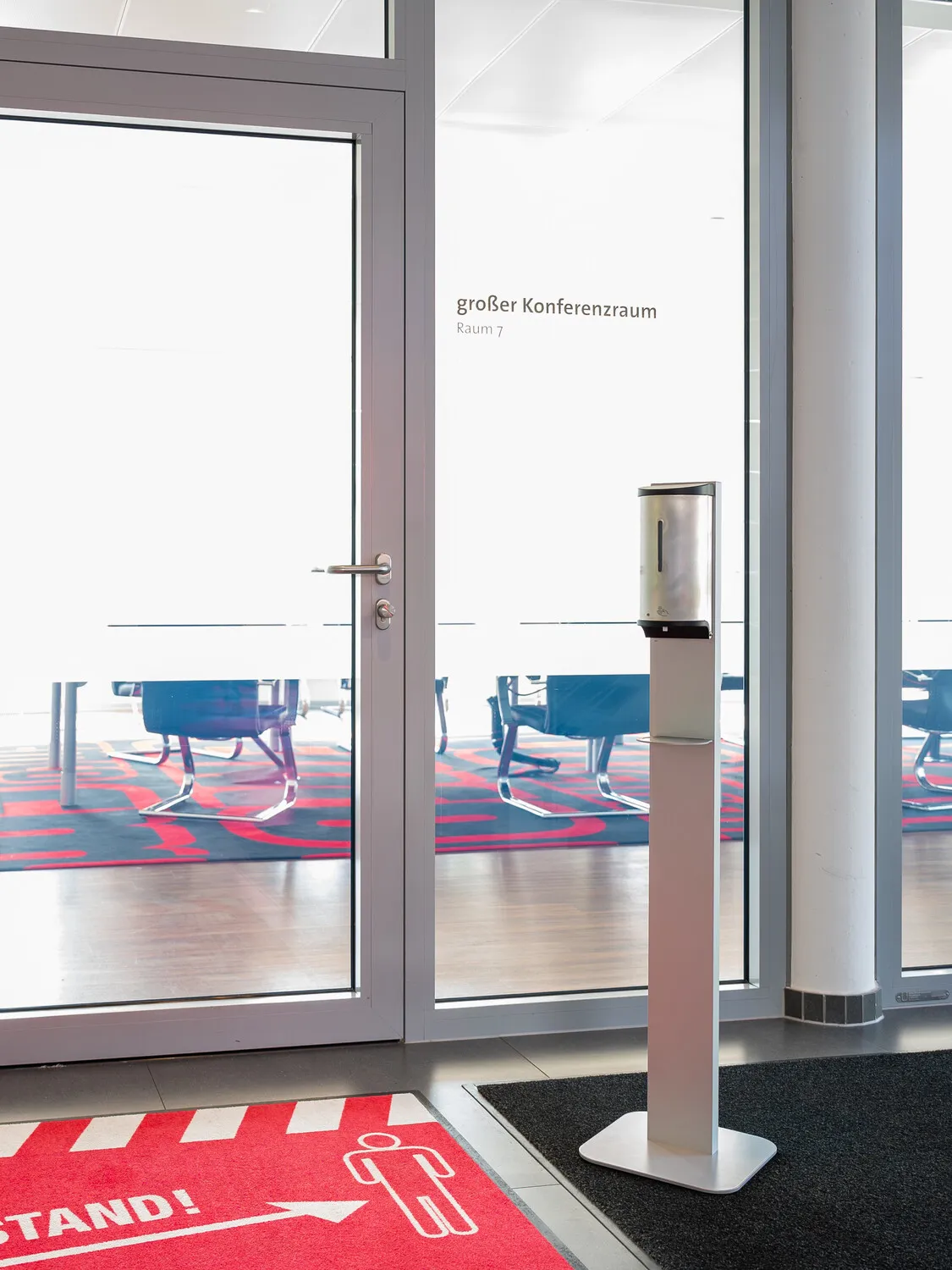 emco System 2 Sensor-Desinfektionsspender für Flüssigdesinfektionsmittel, Edelstahl emco System 2 Sensor-Desinfektionsspender für Flüssigdesinfektionsmittel, Edelstahl