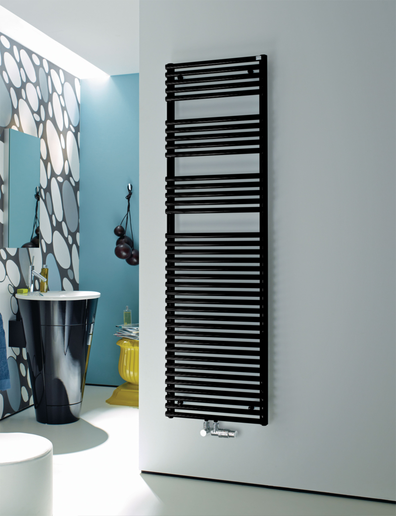 Zehnder Design-Heizkörper „Forma Spa“ für Warmwasser-Zentralheizung oder gemischten Betrieb mit 50 mm-Mittelanschluss 49,6 × 72,1 cm in Jet Black (RAL 9005, glänzend) Zehnder Design-Heizkörper „Forma Spa“ für Warmwasser-Zentralheizung oder gemischten Betrieb mit 50 mm-Mittelanschluss 49,6 × 72,1 cm in Jet Black (RAL 9005, glänzend)