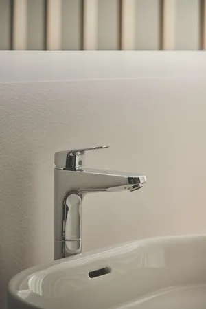 Waschtischarmatur Ceraflex mit Ablaufgarnitur verlängerter Sockel Ausladung 140mm Chrom Waschtischarmatur Ceraflex mit Ablaufgarnitur verlängerter Sockel Ausladung 140mm Chrom