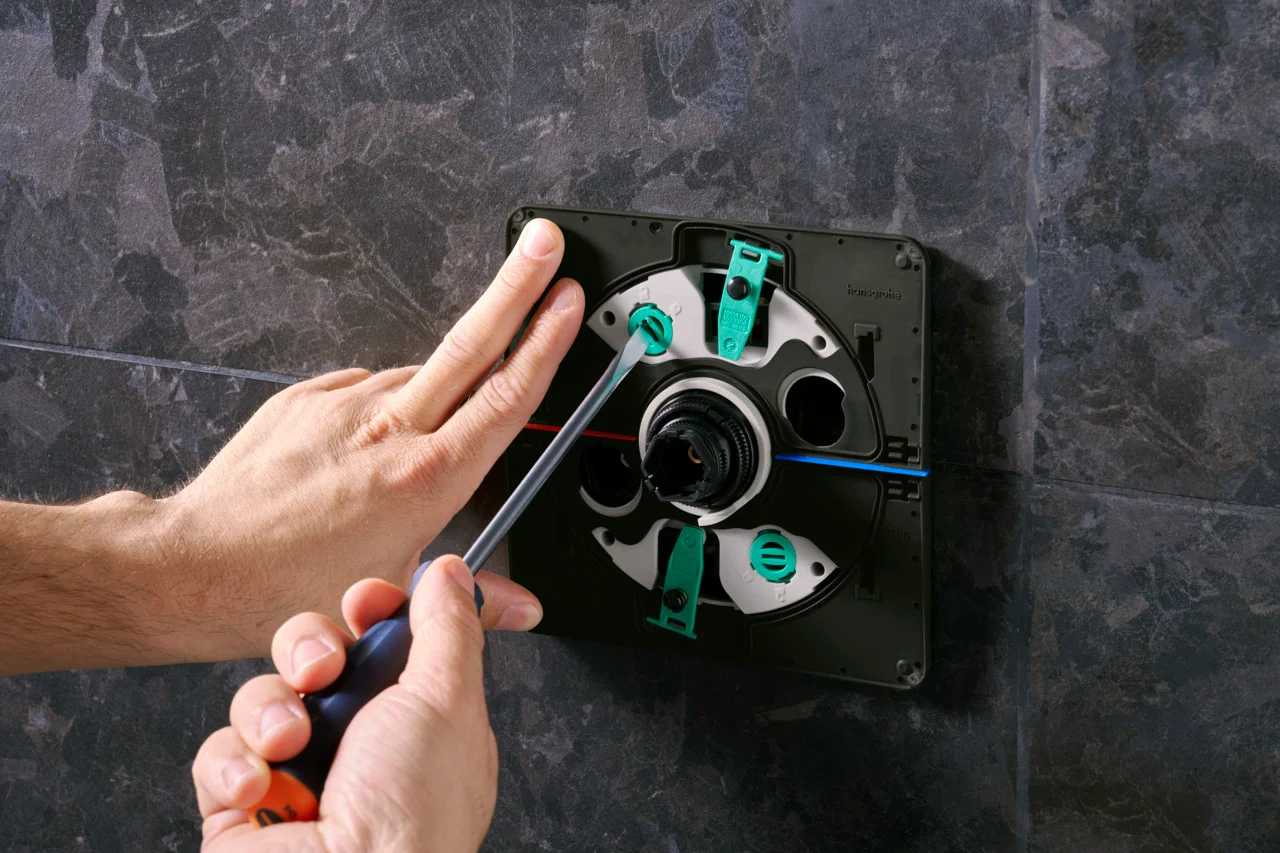 Hansgrohe iBox universal 2 Grundkörper - wärme- und schallisolierend, rotationssymmetrische Montage, einstellbarer Montagering in 5 mm Schritten, für alle neuen Brausen-, Wannen- und Thermostat-Fertigsets Unterputz (ShowerSelect Comfort, DuoTurn)