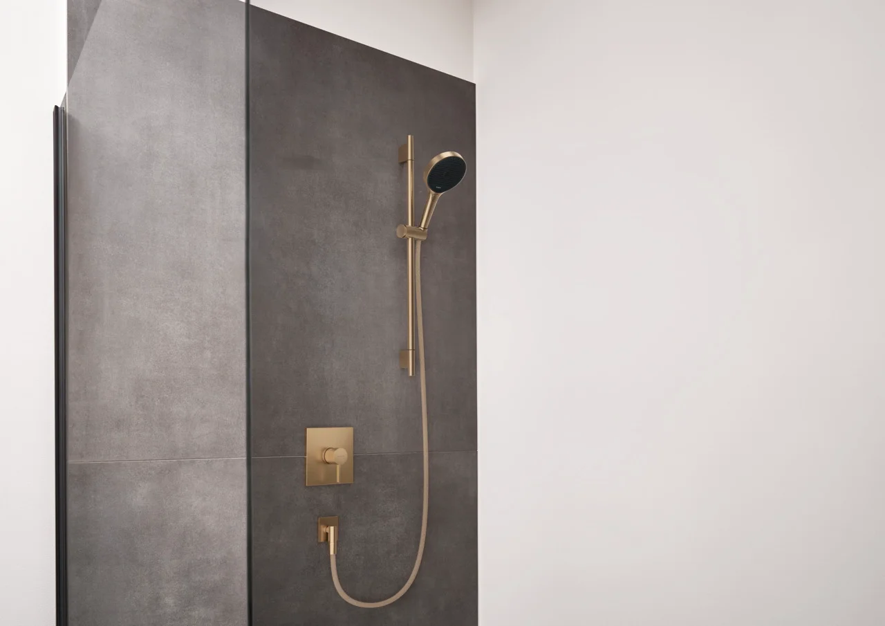 Hansgrohe Rainfinity Brauseset 130 3jet EcoSmart mit Brausestange S Puro 65 cm, Push-Handbrausehalterung und Designflex Textilbrauseschlauch 160 cm, Brushed Bronze Hansgrohe Rainfinity Brauseset 130 3jet EcoSmart mit Brausestange S Puro 65 cm, Push-Handbrausehalterung und Designflex Textilbrauseschlauch 160 cm, Brushed Bronze