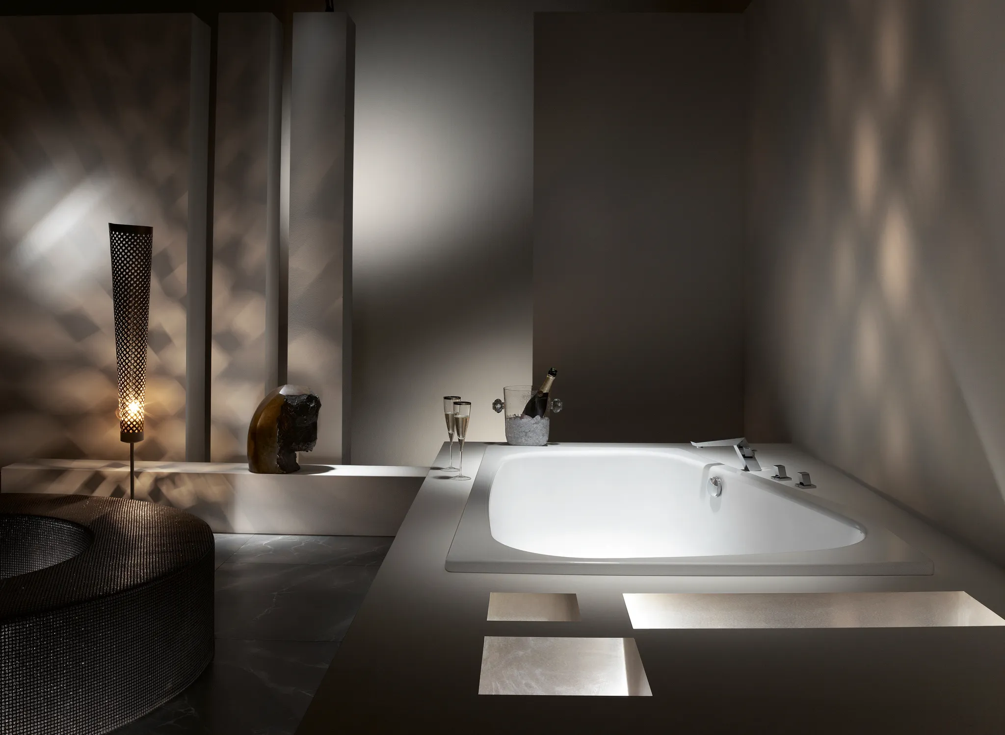 Kaldewei Badewanne „Plaza Duo“ trapez fünfeck 180 × 120 cm, mit Grifflochbohrungen, rechts in alpinweiß Kaldewei Badewanne „Plaza Duo“ trapez fünfeck 180 × 120 cm, mit Grifflochbohrungen, rechts in alpinweiß