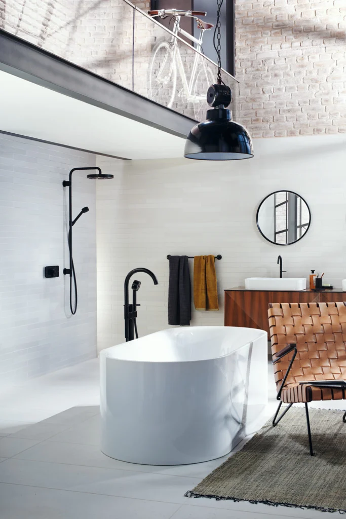 Hansgrohe AXOR One Wannenmischer bodenstehend mattschwarz, Ausladung 220 mm, Keramikmischsystem, PowderRain Handbrause Hansgrohe AXOR One Wannenmischer bodenstehend mattschwarz, Ausladung 220 mm, Keramikmischsystem, PowderRain Handbrause