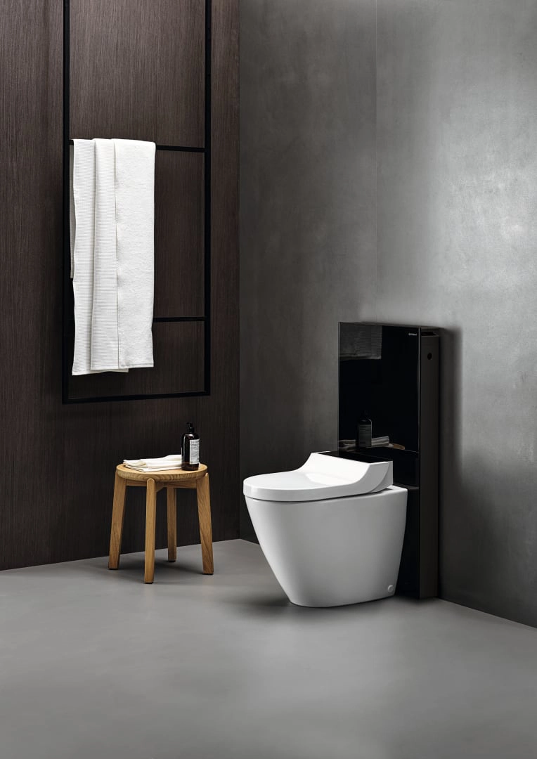 Geberit Stand-Dusch-WC Komplettanlage AquaClean „Tuma“ Comfort in Glas schwarz, Befestigung sichtbar, ohne Spülrand Geberit Stand-Dusch-WC Komplettanlage AquaClean „Tuma“ Comfort in Glas schwarz, Befestigung sichtbar, ohne Spülrand