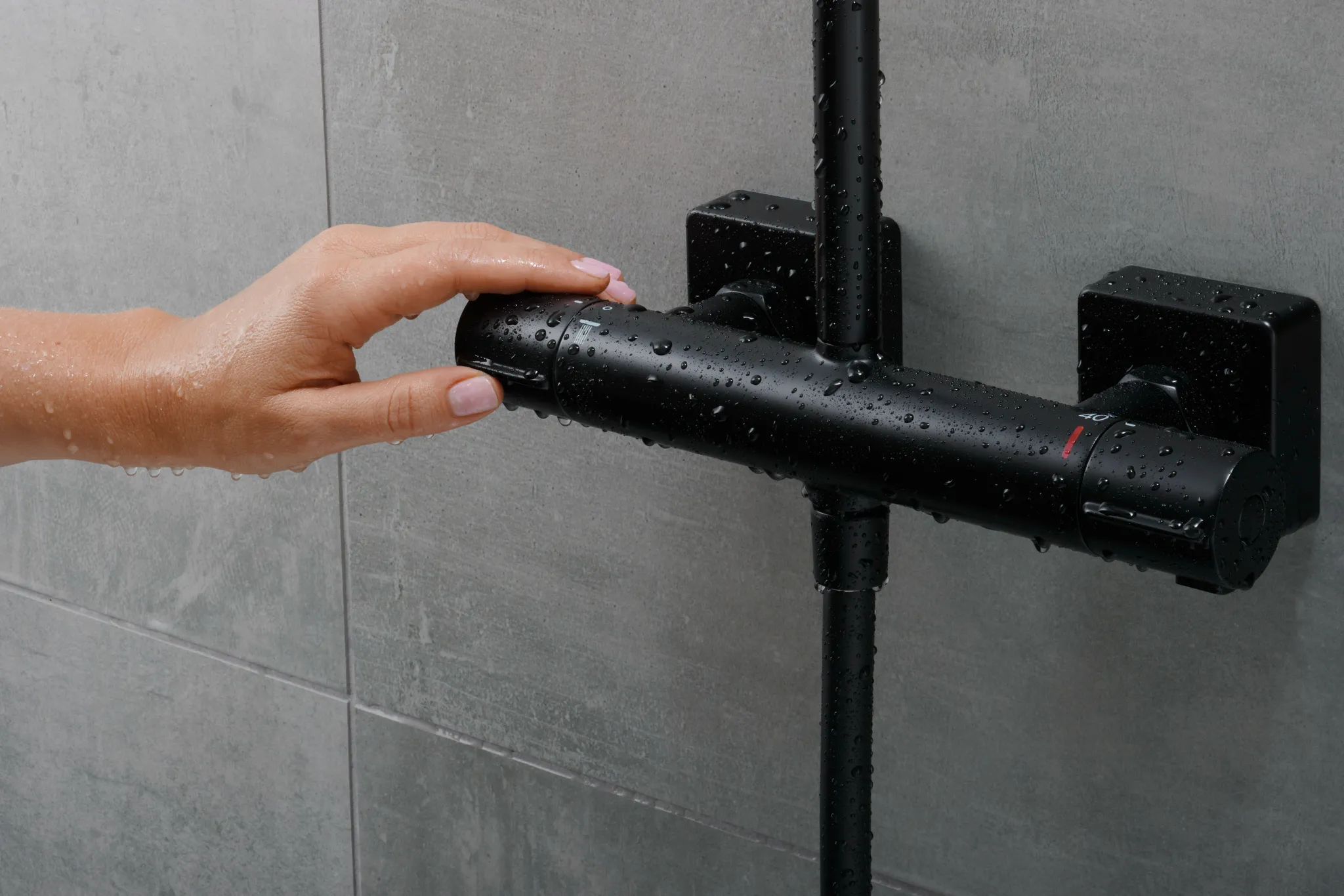 Hansgrohe Vernis Shape Showerpipe 240 1jet mit Thermostat, mattschwarz, 240 x 240 mm, Aufputzinstallation Hansgrohe Vernis Shape Showerpipe 240 1jet mit Thermostat, mattschwarz, 240 x 240 mm, Aufputzinstallation
