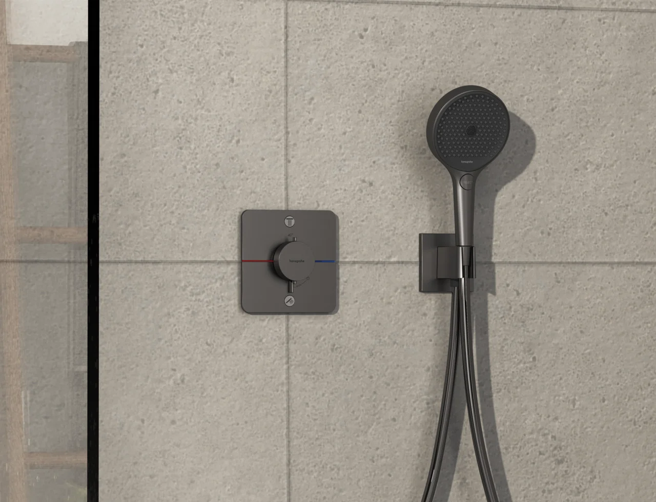 Hansgrohe ShowerSelect Comfort Q Thermostat Unterputz, Brushed Black Chrome, 2 Verbraucher, flache Rosette, einfache Installation