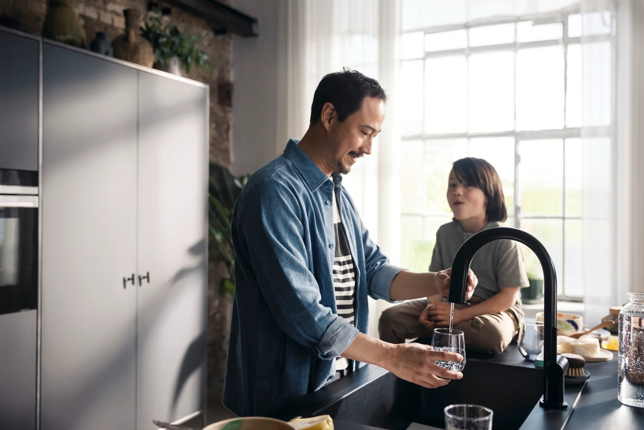 Hansgrohe Aqittura M91 SodaSystem 210 Mischer, Ausziehauslauf, 1jet, sBox, Starter Set, Mattschwarz Hansgrohe Aqittura M91 SodaSystem 210 Mischer, Ausziehauslauf, 1jet, sBox, Starter Set, Mattschwarz