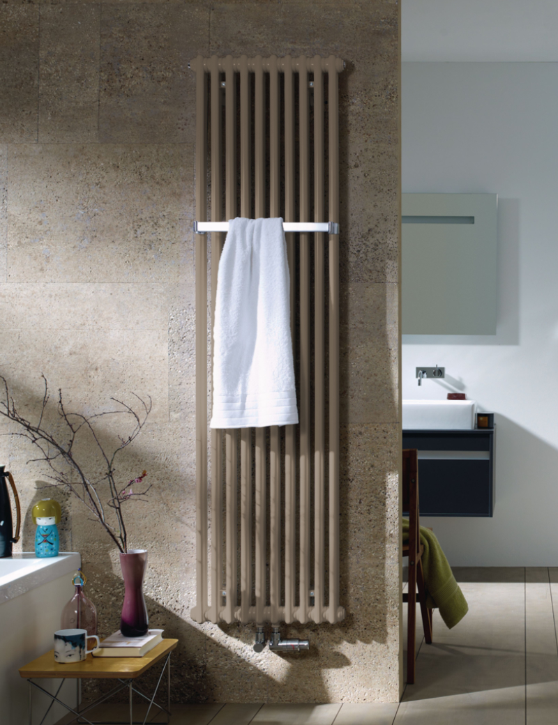 Zehnder Design-Heizkörper „Charleston Bar“ für Warmwasser-Zentralheizung mit 50 mm-Mittelanschluss zweilagig 57,7 × 149,2 cm in Beige Grey Zehnder Design-Heizkörper „Charleston Bar“ für Warmwasser-Zentralheizung mit 50 mm-Mittelanschluss zweilagig 57,7 × 149,2 cm in Beige Grey