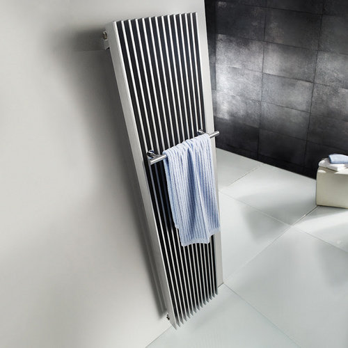 HSK Design-Heizkörper „Sky“ 29,5 × 180 cm in Graphit-Schwarz HSK Design-Heizkörper „Sky“ 29,5 × 180 cm in Graphit-Schwarz