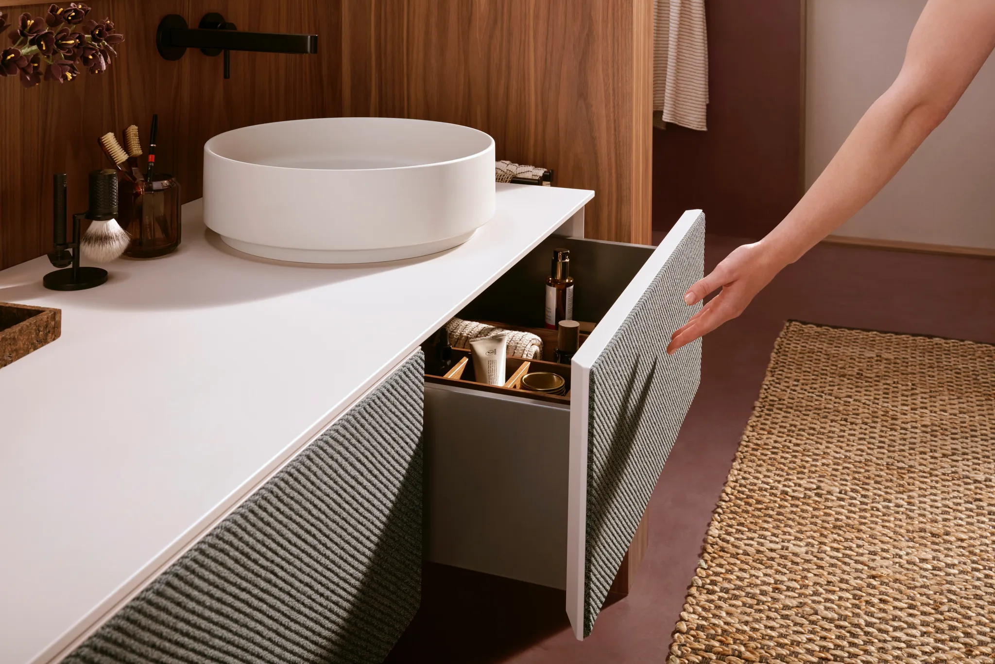 Hansgrohe Xevolos E Konsole Sandbeige Matt, 1370x550 mm, 10 mm stark, mit Ausschnitt rechts für Aufsatzwaschtisch ohne Hahnloch