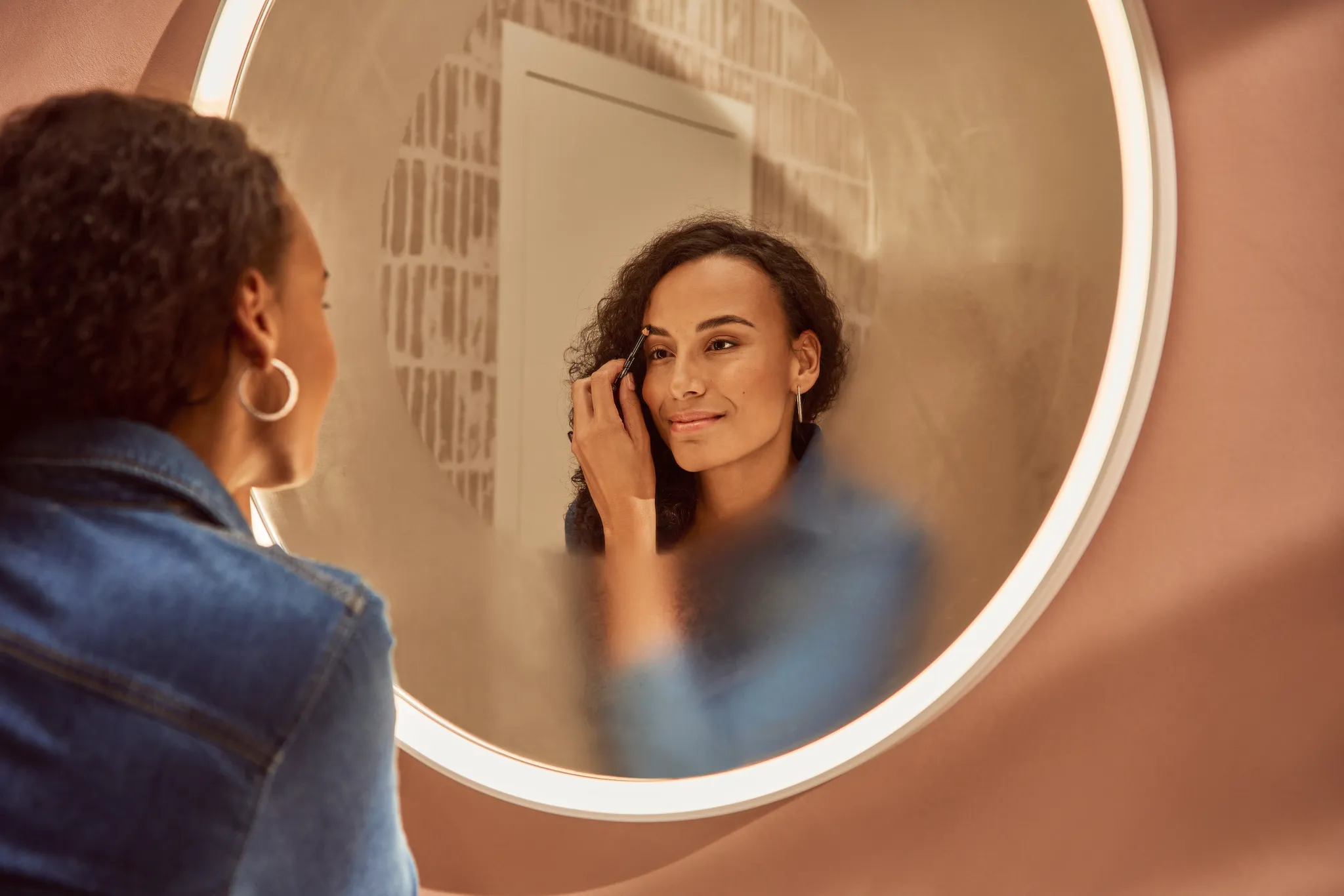 Hansgrohe Xarita S Spiegel mit LED-Beleuchtung, 900x900x50mm, Mattweiß Hansgrohe Xarita S Spiegel mit LED-Beleuchtung, 900x900x50mm, Mattweiß