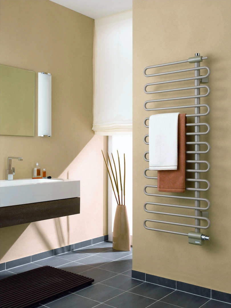 Kermi Design-Heizkörper „Icaro®“ 40 × 186,6 cm in glanzsilber Metallic Kermi Design-Heizkörper „Icaro®“ 40 × 186,6 cm in glanzsilber Metallic