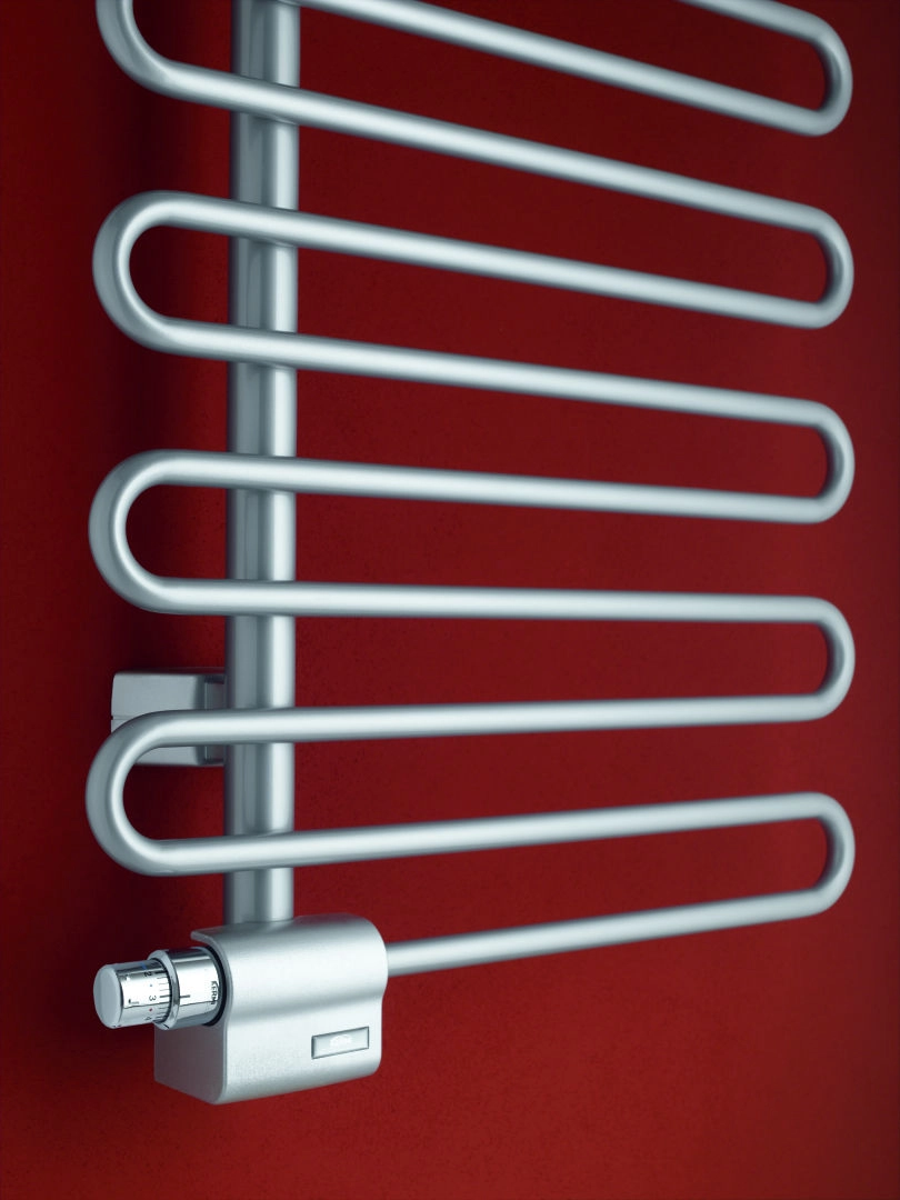 Kermi Design-Heizkörper „Icaro®“ 40 × 186,6 cm in glanzsilber Metallic Kermi Design-Heizkörper „Icaro®“ 40 × 186,6 cm in glanzsilber Metallic