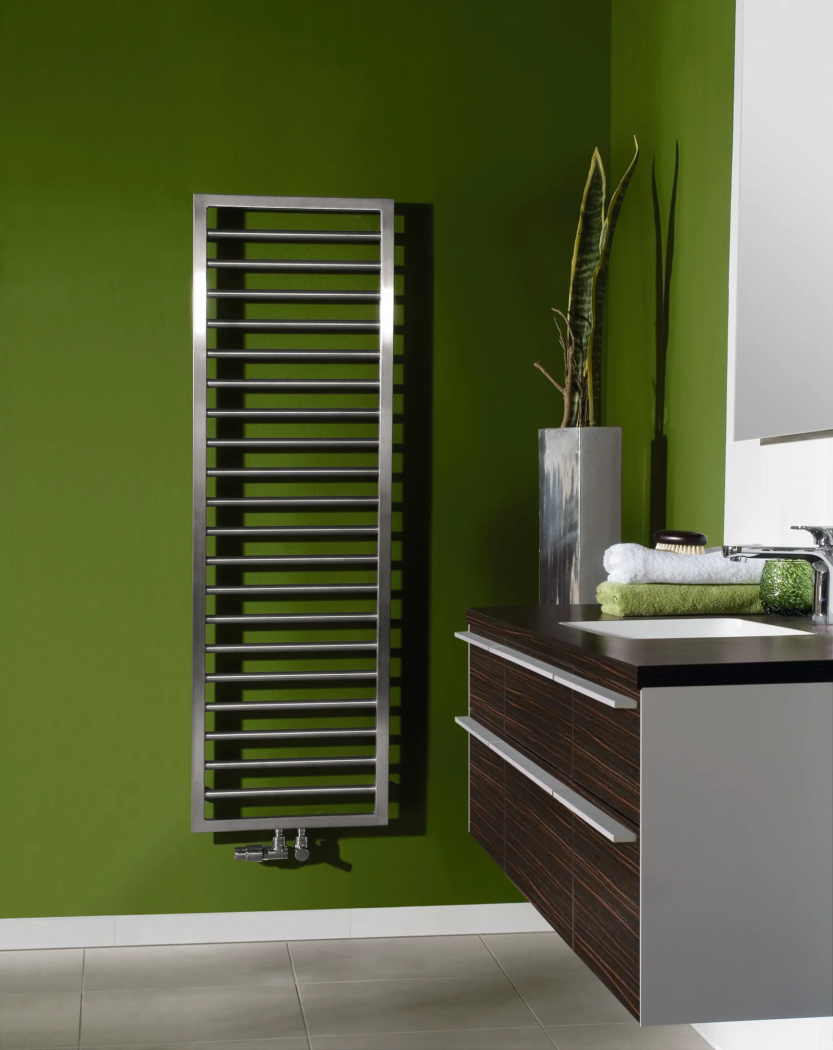 Zehnder Design-Heizkörper „Subway“ für Warmwasser-Zentralheizung oder gemischten Betrieb mit 50 mm-Mittelanschluss 45 × 183,7 cm in Edelstahl (gebürstet) Zehnder Design-Heizkörper „Subway“ für Warmwasser-Zentralheizung oder gemischten Betrieb mit 50 mm-Mittelanschluss 45 × 183,7 cm in Edelstahl (gebürstet)