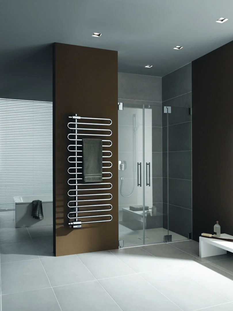 Kermi Design-Heizkörper „Icaro®“ 60 × 144,6 cm in Schwarz Soft (RAL 9005, matt)