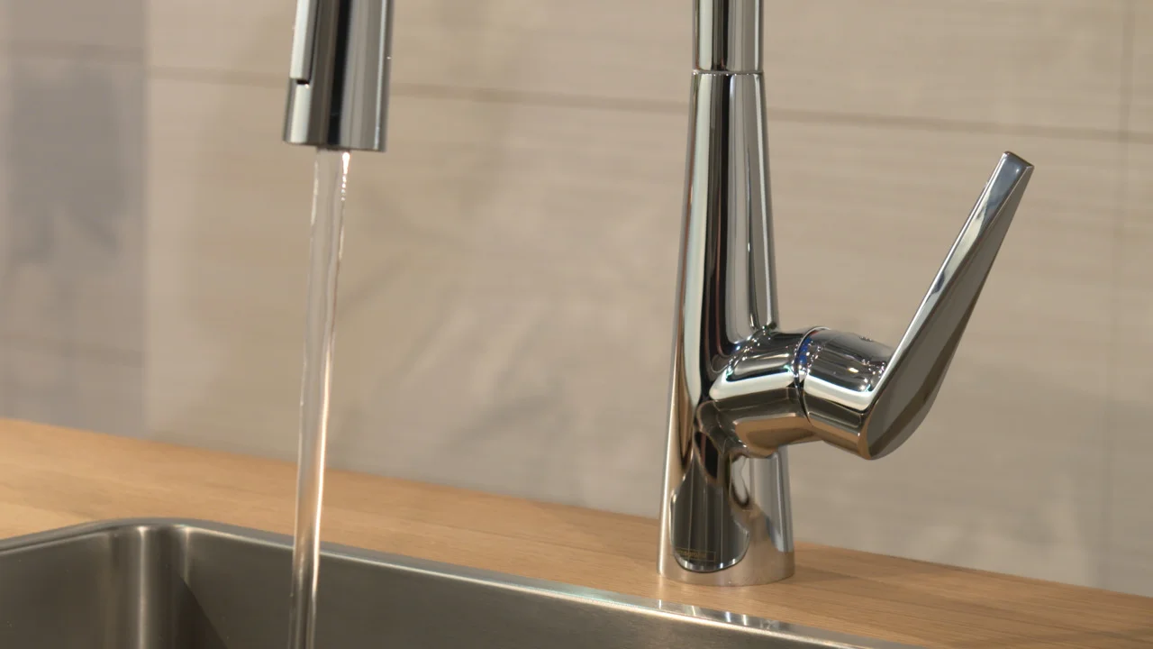 Hansgrohe Talis M51 Einhebel-Küchenmischer mit Ausziehbrause 2jet in Chrom, ComfortZone 200, Schwenkbereich einstellbar auf 110° oder 150°, Laminarstrahl und Brausestrahl arretierbar, MagFit magnetische Brausehalterung, Quick-Connect Schlauch, max. Durch