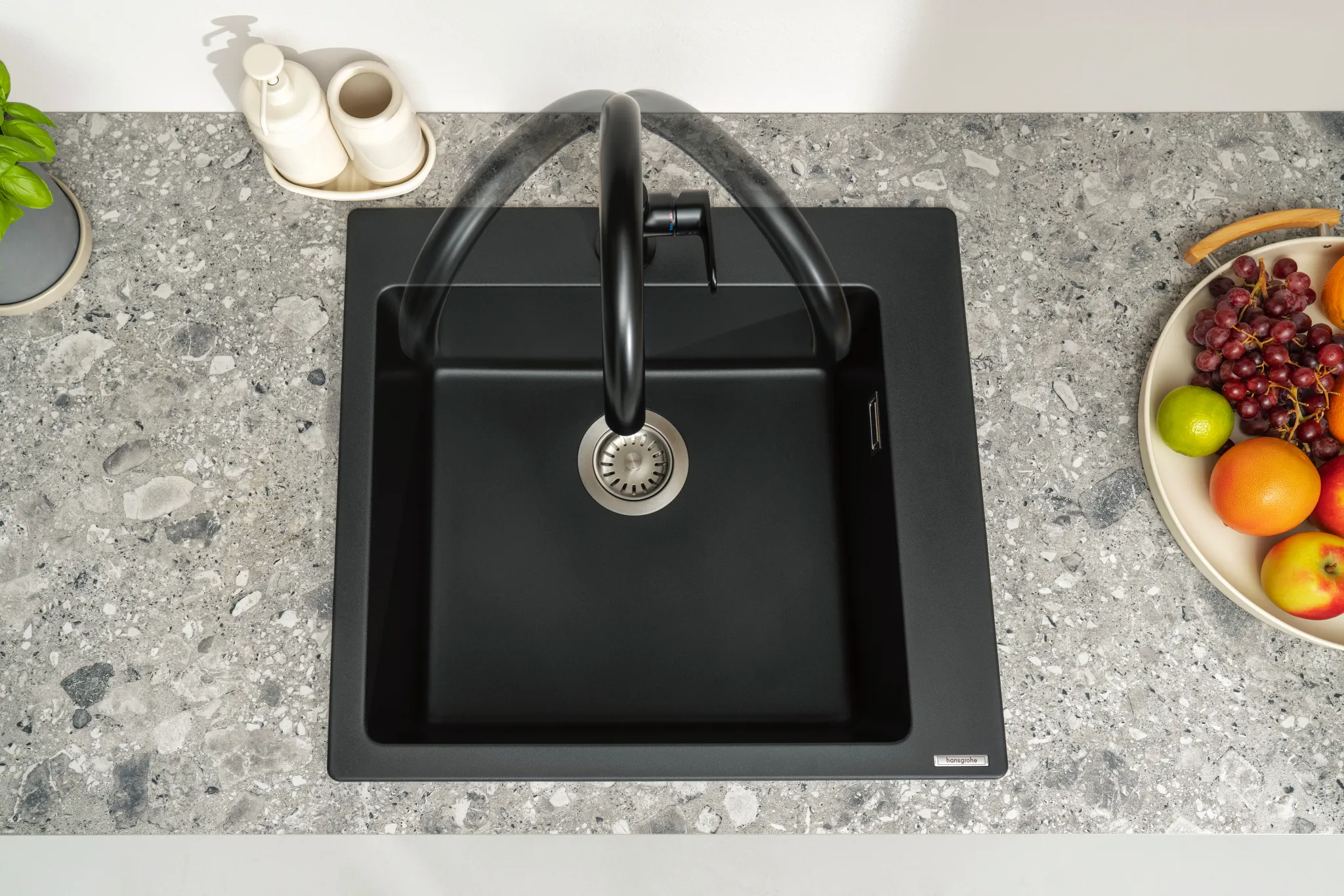 Hansgrohe Vernis Blend M35 Einhebel-Küchenmischer 210, 1jet, Mattschwarz Hansgrohe Vernis Blend M35 Einhebel-Küchenmischer 210, 1jet, Mattschwarz