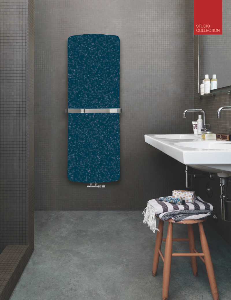 Zehnder Design-Heizkörper „Folio Belt“ für Warmwasser-Zentralheizung mit 50 mm-Mittelanschluss 53,5 × 147,6 cm in Blue Night