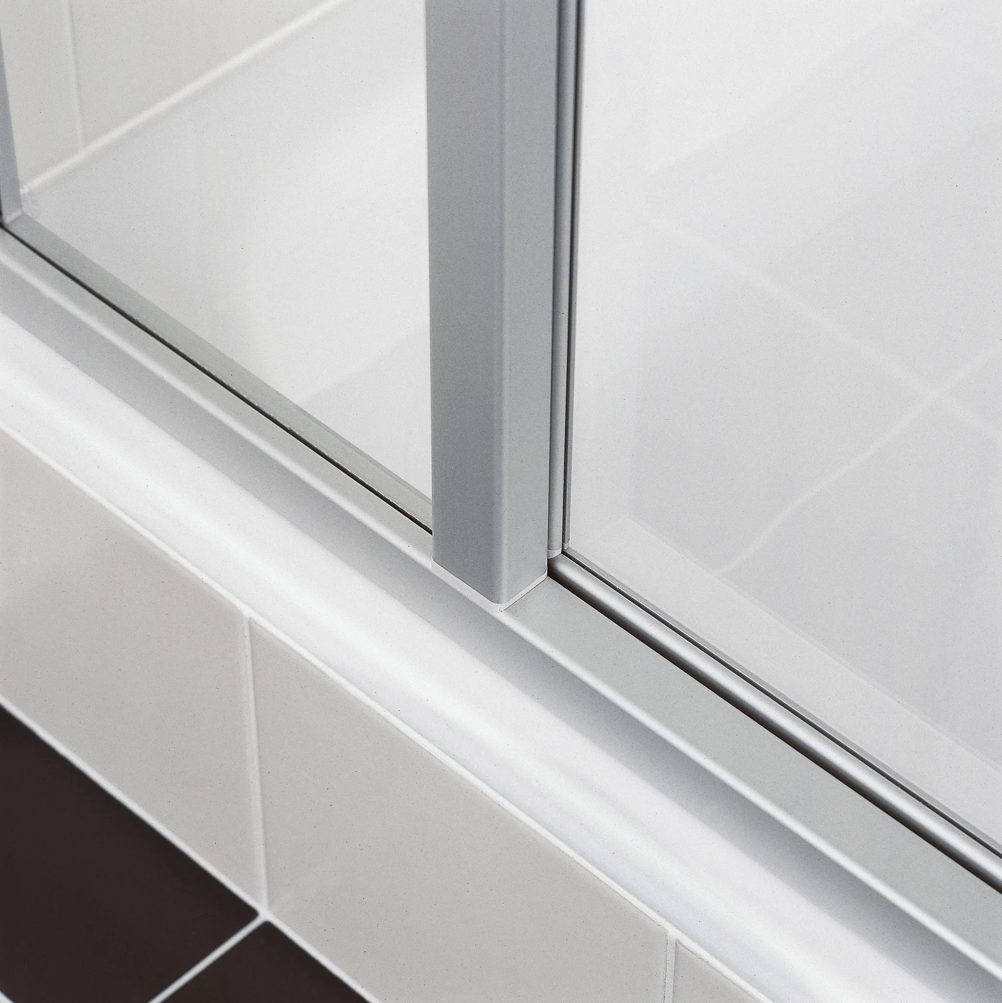 Kermi Duschtür mit Schiebetüren Eckeinstieg 2-teilig (Gleittüren)-Halbteil für Nische und Ecke „IBIZA 2000“ 185 cm Glas Klar, Profile Weiß (RAL 9016), Anschlag links und rechts, Schiebetür zweiteilig