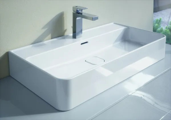 Waschtischarmatur Edge, 5 l/min., mit Ablaufgarnitur, Ausladung 125mm, Chrom Waschtischarmatur Edge, 5 l/min., mit Ablaufgarnitur, Ausladung 125mm, Chrom