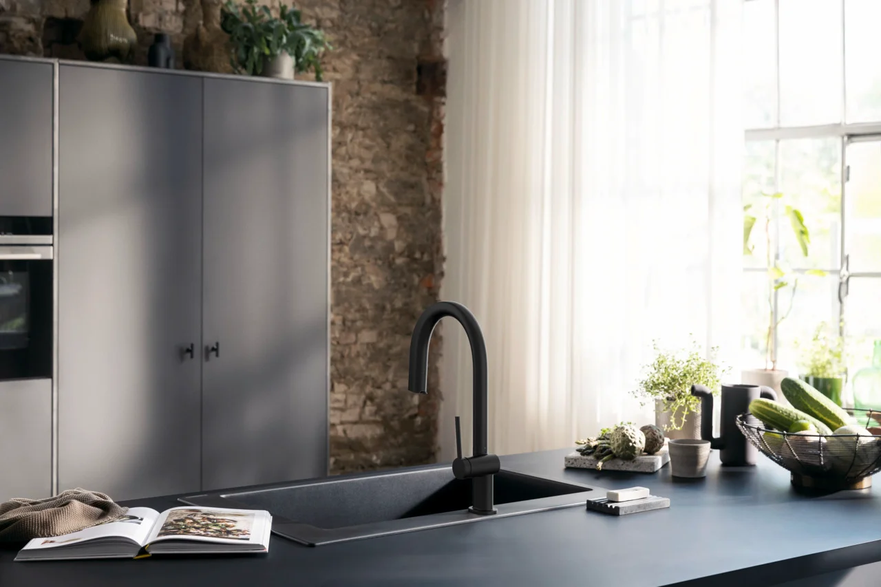 Hansgrohe Aqittura M91 SodaSystem 210 Auszieharm mit Laminarstrahl, Mattschwarz, Hahnlochbohrung 35 mm, max. Auszugslänge 76 cm