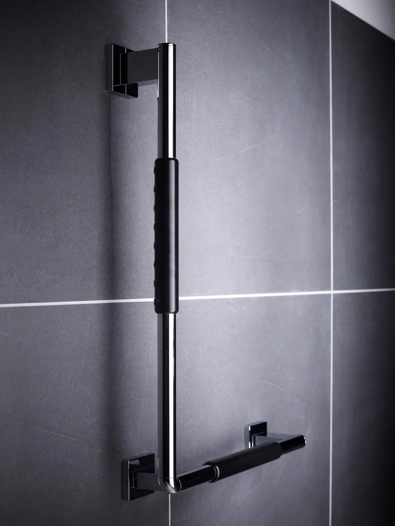 emco 135°-Winkelgriff „system 2“ mit rutschhemmender Ummantelung in chrom / schwarz, rechts emco 135°-Winkelgriff „system 2“ mit rutschhemmender Ummantelung in chrom / schwarz, rechts