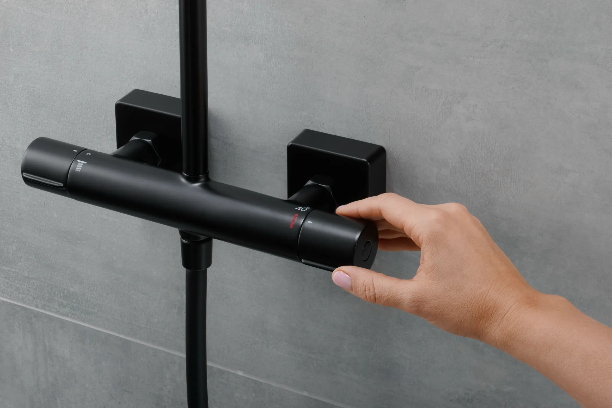 Hansgrohe Vernis Shape Showerpipe 240 1jet mit Thermostat, mattschwarz, 240 x 240 mm, Aufputzinstallation Hansgrohe Vernis Shape Showerpipe 240 1jet mit Thermostat, mattschwarz, 240 x 240 mm, Aufputzinstallation