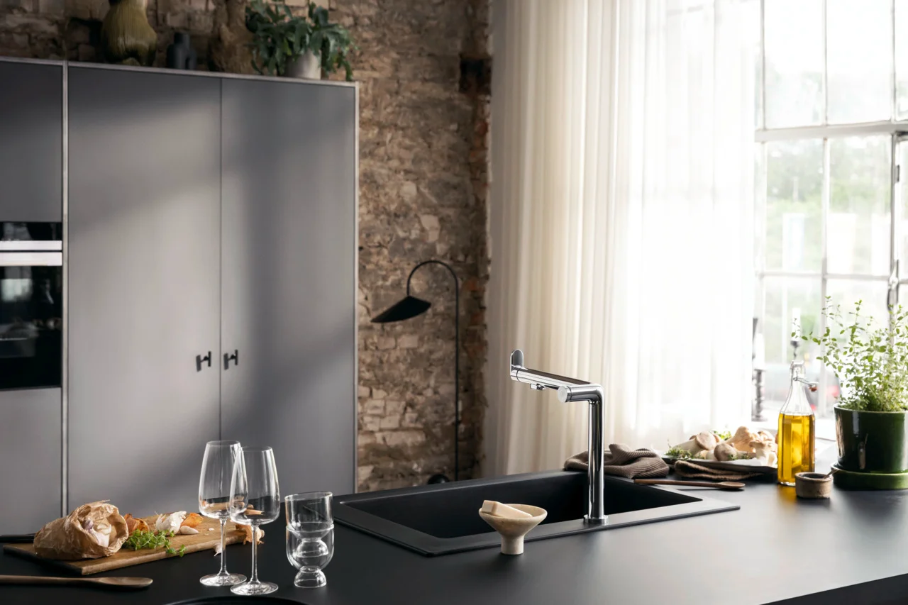 Hansgrohe Aqittura M91 FilterSystem 240, 1jet Starter Set Chrom – hochwertiger Küchenmischer mit Laminarstrahl und getrennter Wasserführung für gefiltertes Trinkwasser