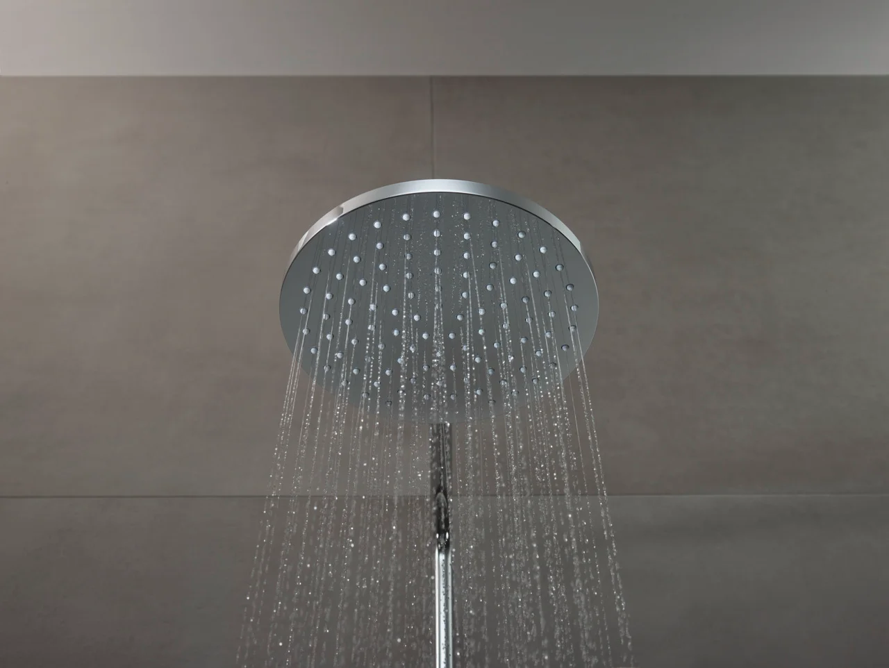Hansgrohe Vernis Blend Showerpipe 200 1jet, Chrom, Aufputzinstallation, 400 mm Brausearmlänge, 80 cm oder 160 cm Metaflex-Brauseschlauch