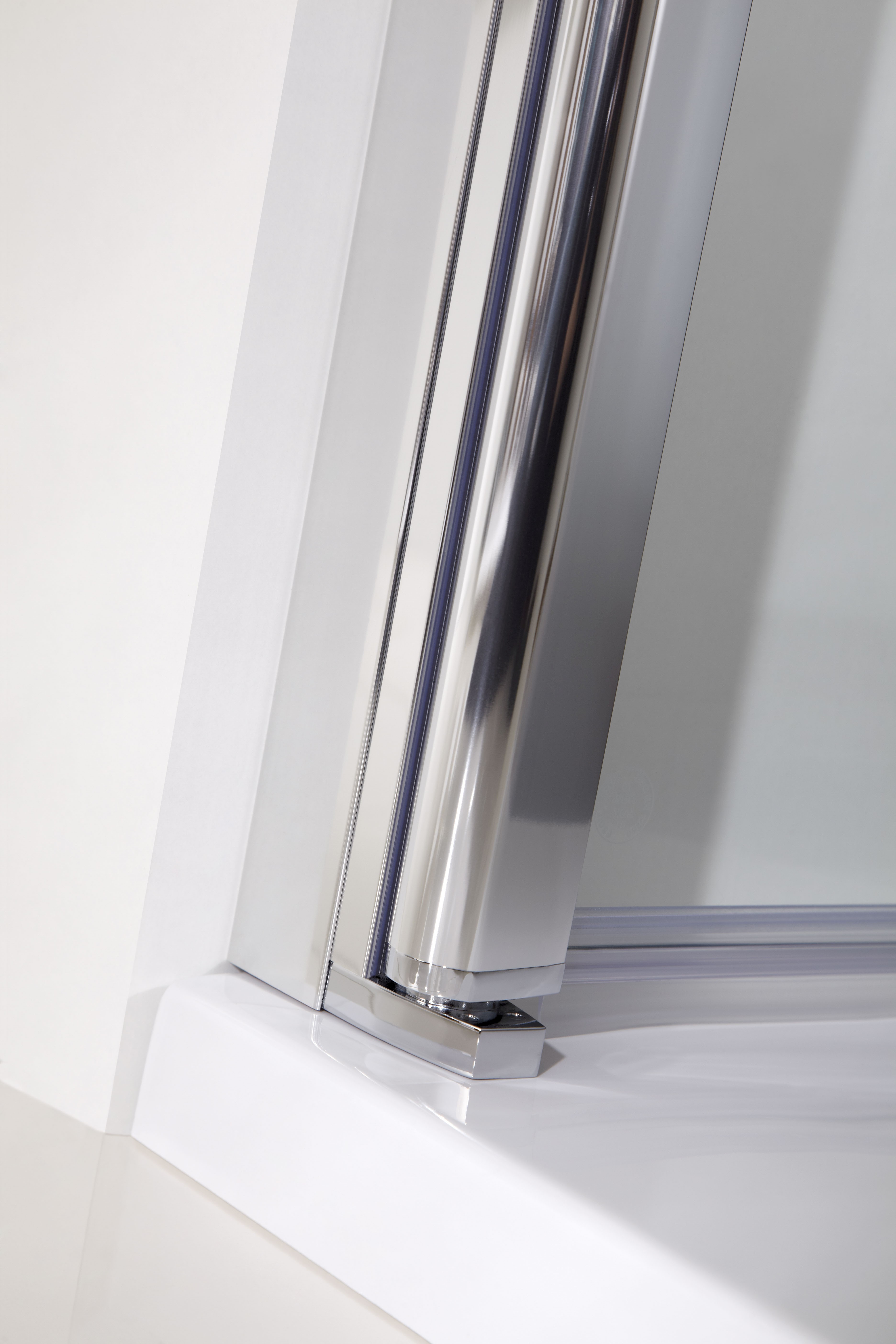 HSK gerahmte Drehtür pendelbar „Favorit Nova“ für Nische Glas Mattierung mittig (65 cm), Profile Chromoptik (Alu Hochglanz poliert), H: 1950 mm HSK gerahmte Drehtür pendelbar „Favorit Nova“ für Nische Glas Mattierung mittig (65 cm), Profile Chromoptik (Alu Hochglanz poliert), H: 1950 mm